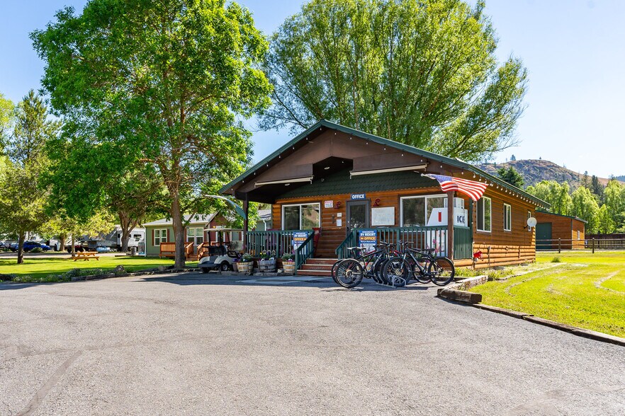 More Photos Of 8 W Curlew Lake Rd, Republic Self Storage For Sale