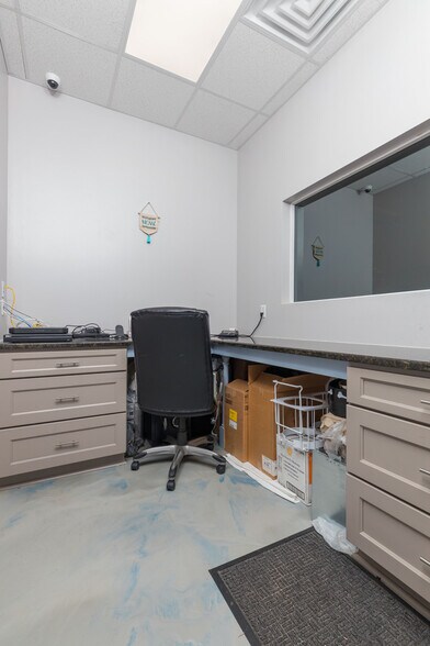 More Photos Of 2219 County Road 220, Middleburg General Retail For Sale