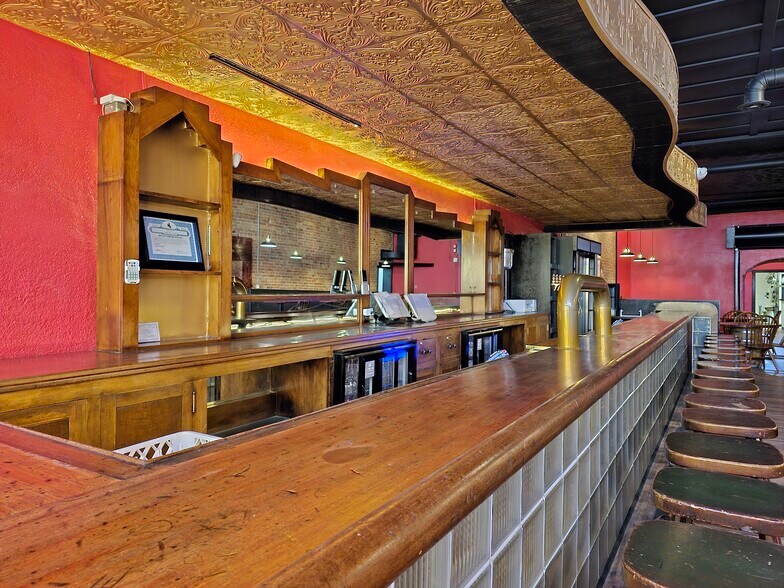 More Photos Of 1011 Front St, Evanston Restaurant For Lease