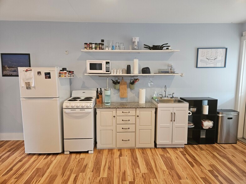 More Photos Of 236 Sand Hill Cove Rd, Narragansett Office For Sale