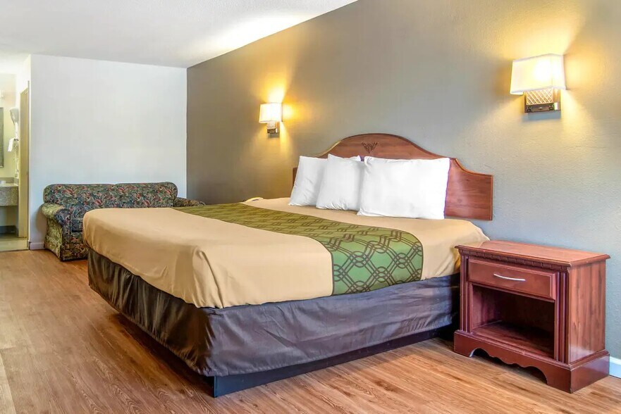 More Photos Of 2120 Lafayette Rd, Fort Oglethorpe Hotel For Sale