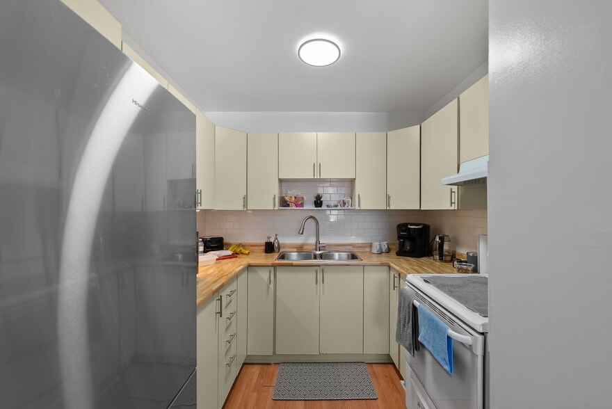 More Photos Of 29 Laren St, Wahnapitae Apartments For Sale