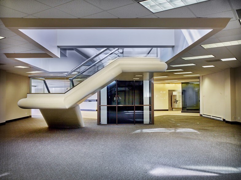 More Photos Of 1111 W Mockingbird Ln, Dallas Office For Lease