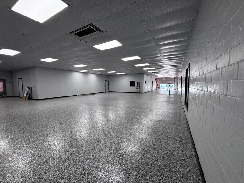 More Photos Of 718 N Cherry St, San Antonio Research And Development For Lease