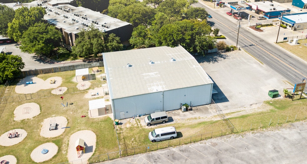 More Photos Of 3838 West Ave, San Antonio Warehouse For Sale