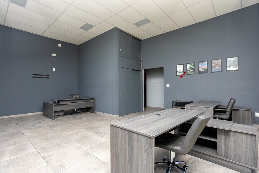More Photos Of 453 N Jackson St, Frankfort Auto Dealership For Sale