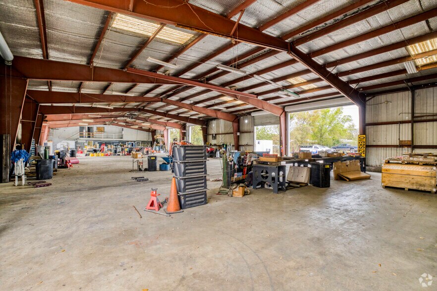 More Photos Of 9516 E Dr Martin Luther King Blvd, Tampa Warehouse For Lease