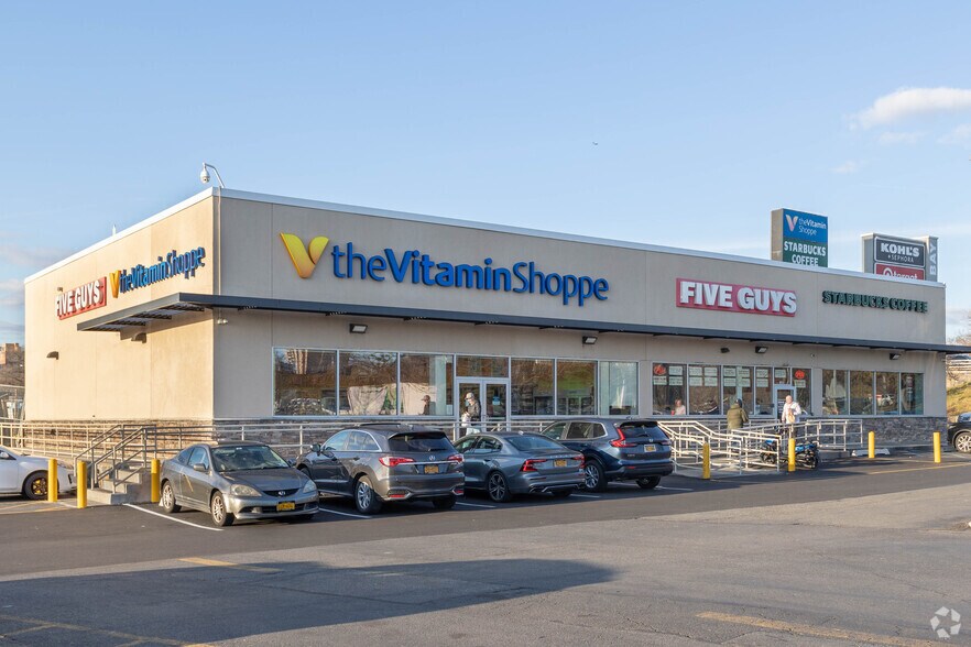 More Photos Of 8973 Bay Pkwy, Brooklyn Unknown For Lease