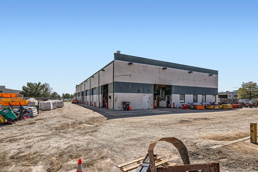 More Photos Of 6849 S Dawson Cir, Englewood Warehouse For Lease