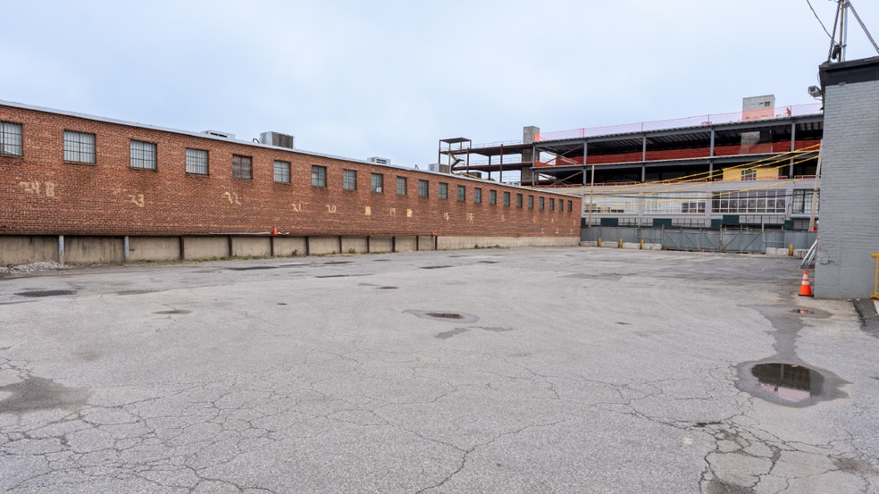 More Photos Of 273 Meserole Ave, Brooklyn Land For Sale