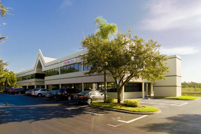 More Photos Of 17595 S Tamiami Trl, Fort Myers Medical For Lease