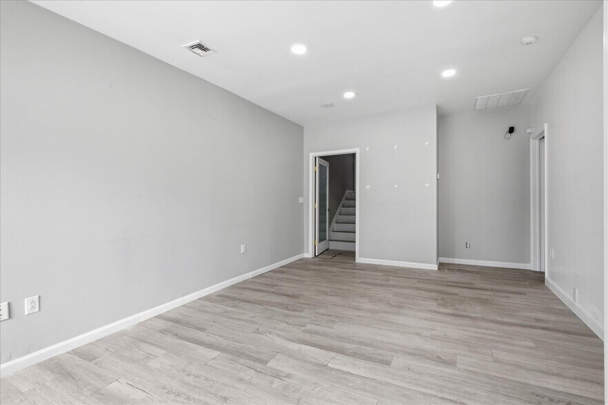More Photos Of 641 S Prince St, Lancaster Storefront For Sale