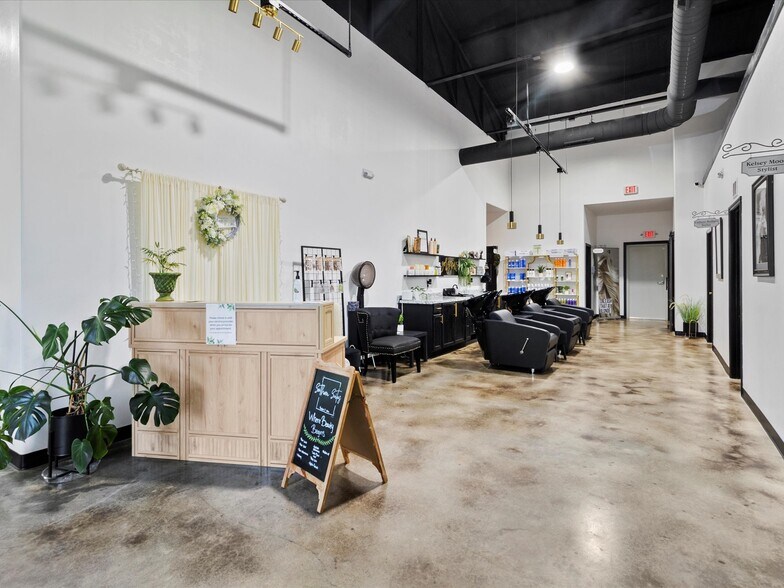 More Photos Of 801 S Tyler Ave, Blanchard Office For Sale