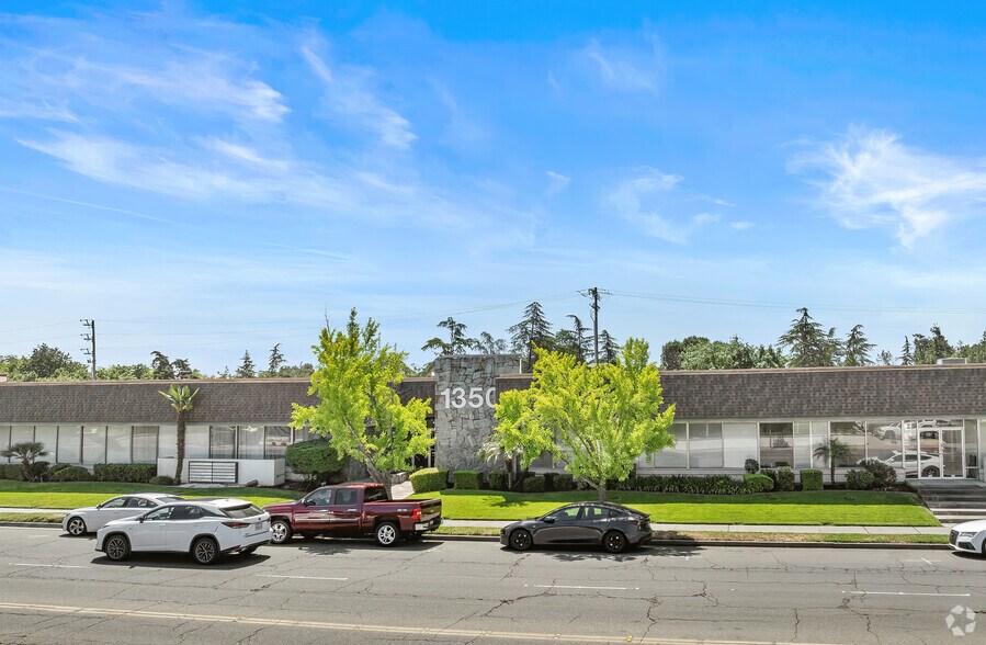 More Photos Of 1350 W Robinhood Dr, Stockton Office For Lease