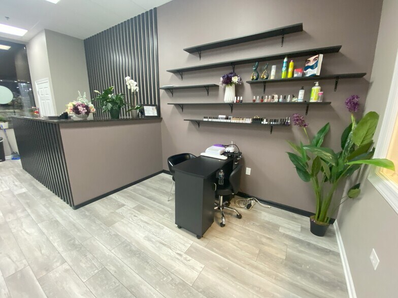 More Photos Of 2760 Aurora Ave, Naperville Storefront Retail Office For Lease