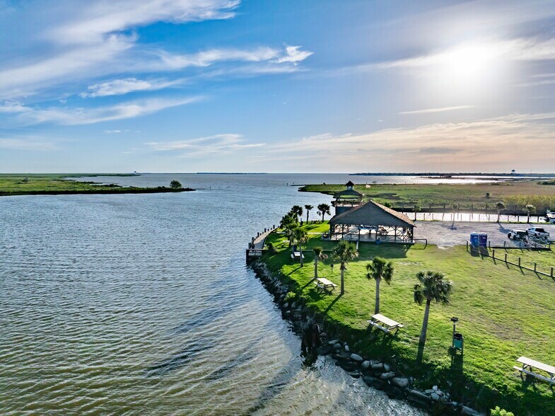 More Photos Of 3902 Highway 146 N, Texas City Marina For Sale