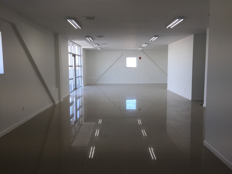 More Photos Of 136-33 37th Ave, Flushing Office For Lease