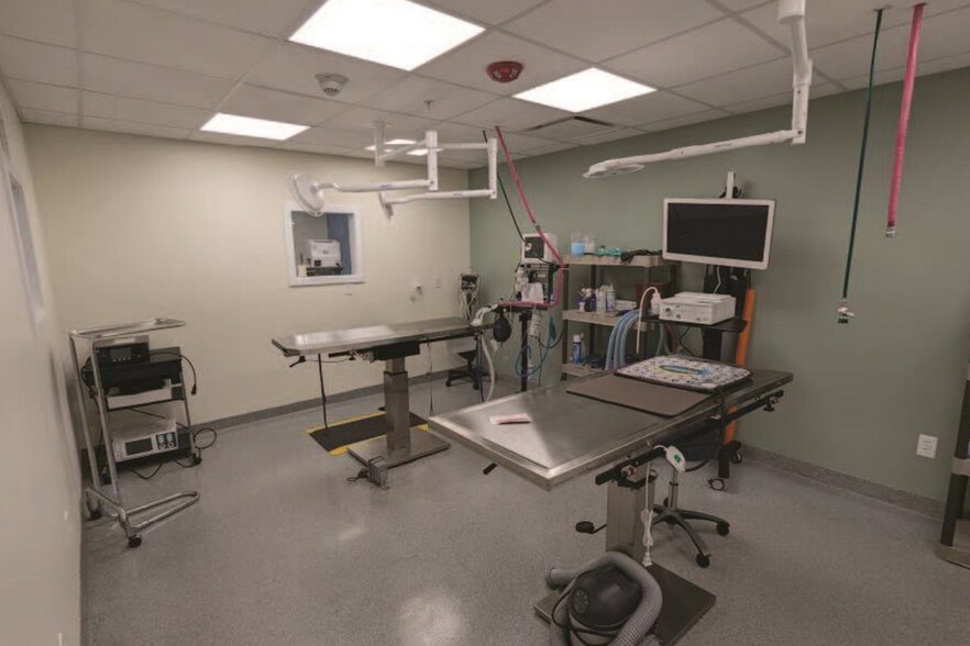 More Photos Of 949 Bell Rd, Minooka Veterinarian Kennel For Lease