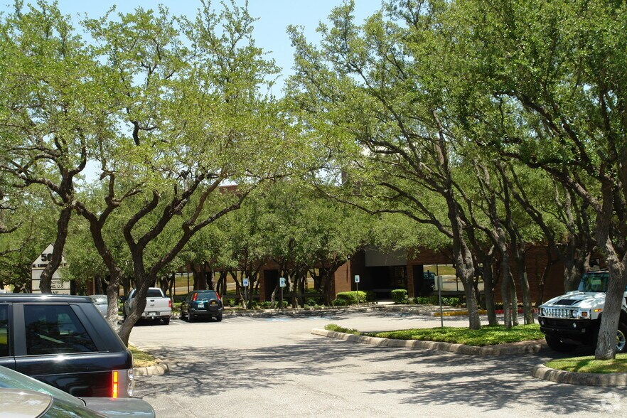 More Photos Of 500 N Loop 1604 E, San Antonio Office For Lease