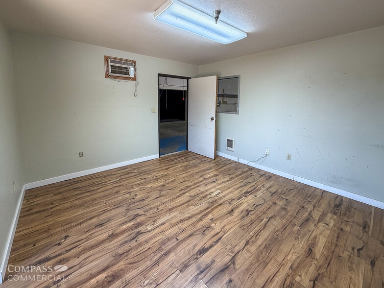 More Photos Of 217 Pumice Ave, Redmond Industrial For Lease