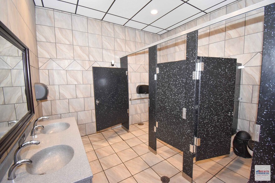 More Photos Of 28 N Bowl Ln, Plattsburgh Sports And Entertainment For Sale