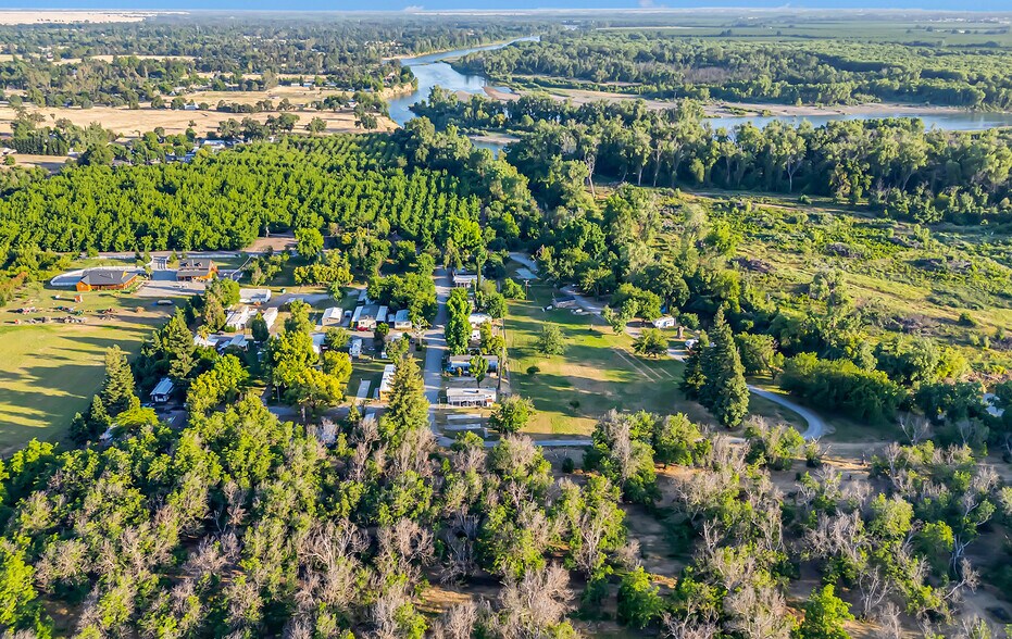 More Photos Of 24850 5th Ave, Los Molinos Manufactured Housing Mobile Home Park For Sale