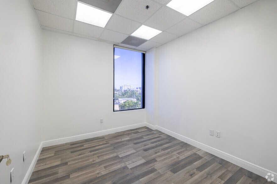 More Photos Of 12550 Biscayne Blvd, North Miami Medical For Sale