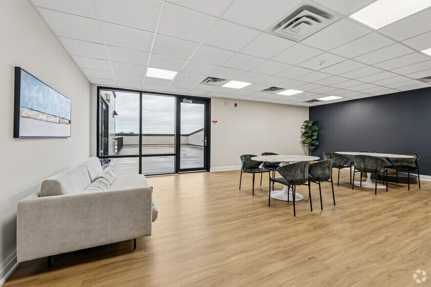 More Photos Of 600 Sunningdale Rd E, London Apartments For Sale