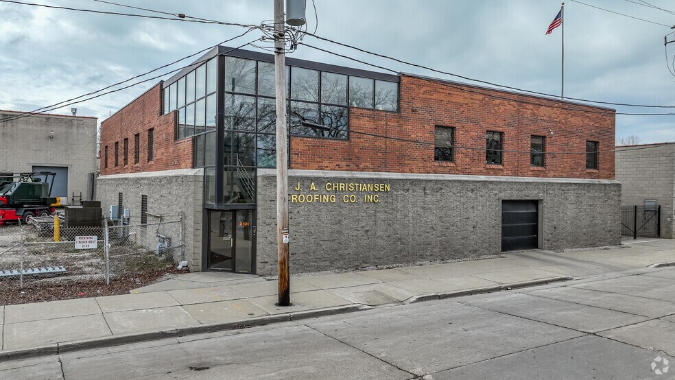 More Photos Of 2201 W Purdue St, Milwaukee Unknown For Lease