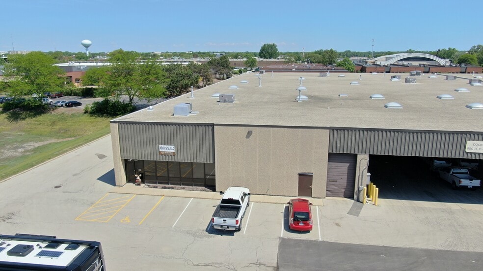 More Photos Of 650 Anthony Trl, Northbrook Manufacturing For Lease