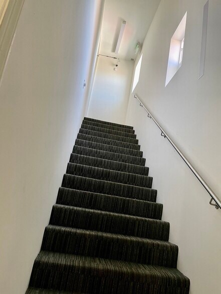 More Photos Of 827 E Jefferson Blvd, Los Angeles Light Manufacturing For Lease