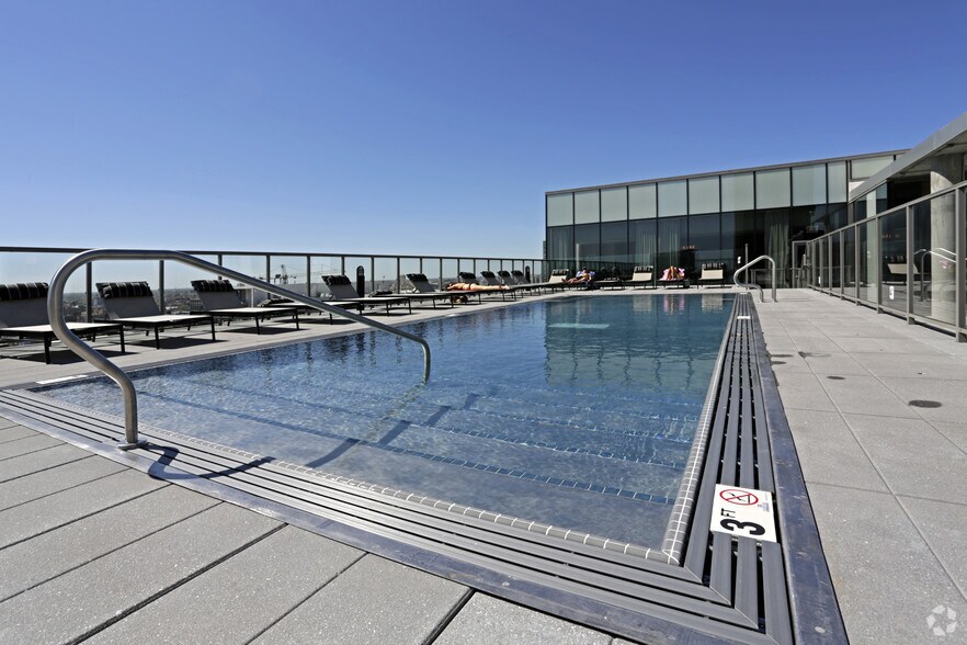 More Photos Of 123 N Desplaines St, Chicago Apartments For Lease