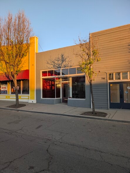 Primary Photo Of 738 Main St, Ramona Storefront For Lease