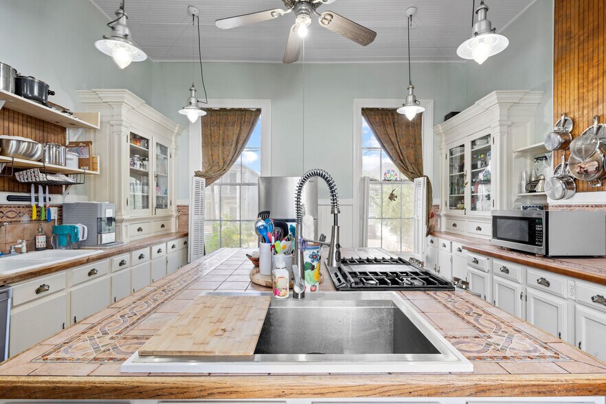 More Photos Of 1103 33rd St, Galveston Hotel For Sale
