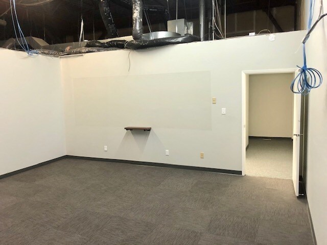 More Photos Of 651 Lakeview Plaza Blvd, Worthington Unknown For Lease