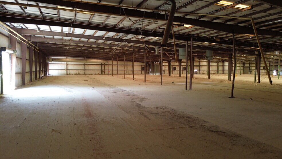 More Photos Of 318 Gordon St, Fairmount Industrial For Sale