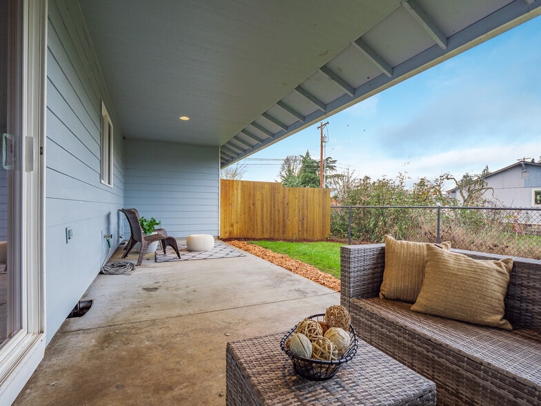 More Photos Of 402 E Washington St, Carlton Multifamily For Sale