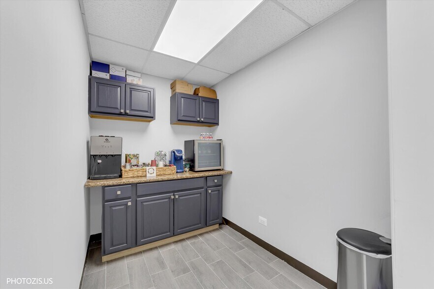 More Photos Of 5097 N Elston Ave, Chicago Medical For Sale