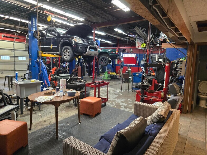 More Photos Of 1580 S Cora St, Des Plaines Warehouse For Sale