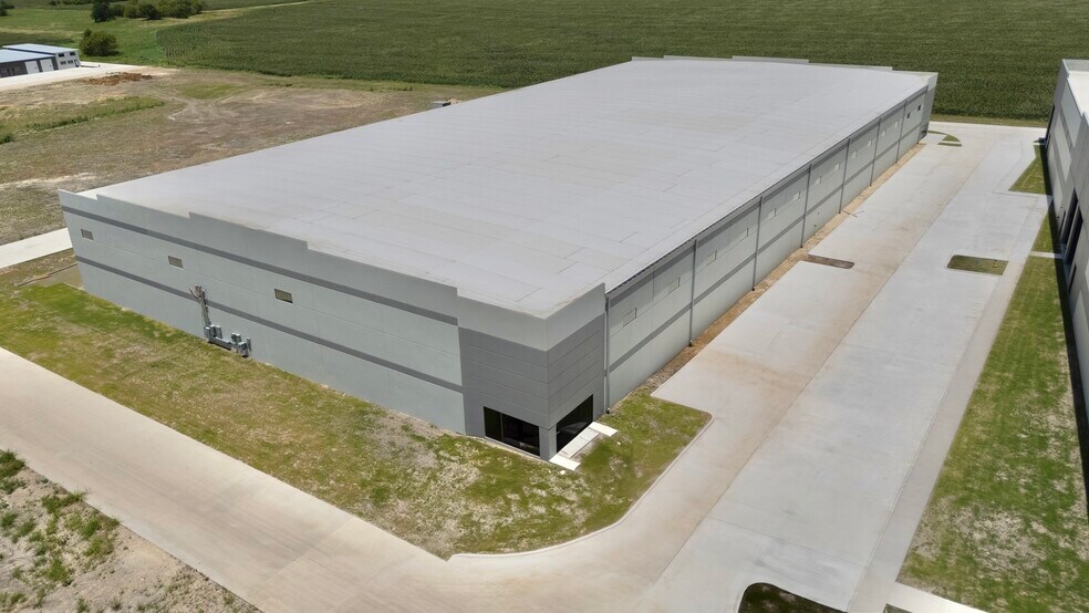 More Photos Of 21827 US-79 Hwy, Taylor Distribution For Sale