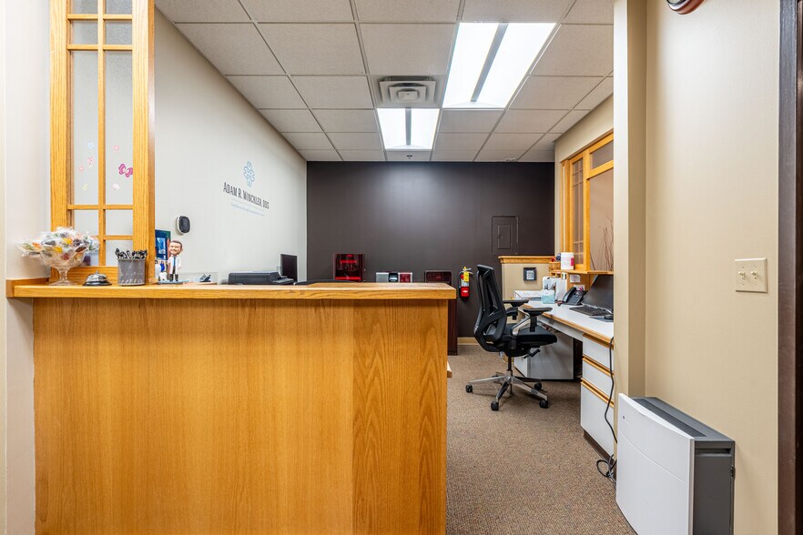 More Photos Of 950 N York Rd, Hinsdale Medical For Sale