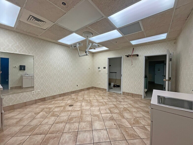 More Photos Of 177 Burt Rd, Lexington Medical For Sale