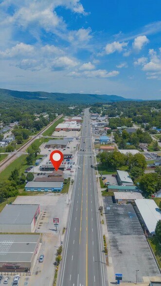 Primary Photo Of 119 Gateway Ave, Rockwood Office Residential For Sale