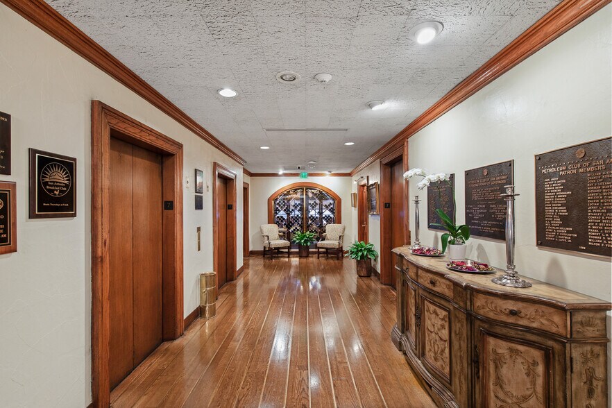 More Photos Of 8620 N New Braunfels Ave, San Antonio Unknown For Lease