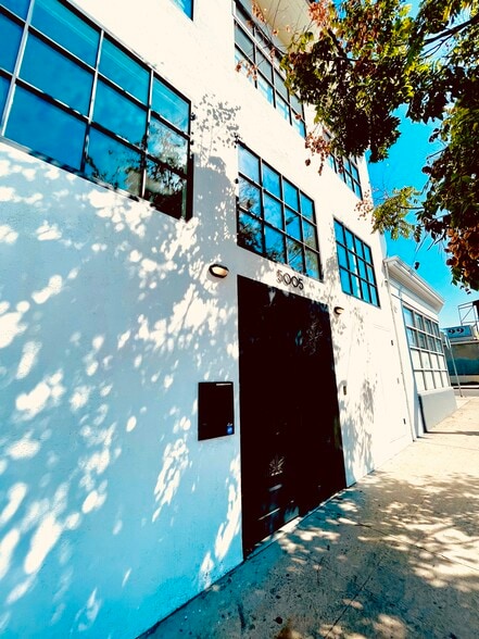 More Photos Of 5005 W Washington Blvd, Los Angeles Storefront Retail Residential For Lease