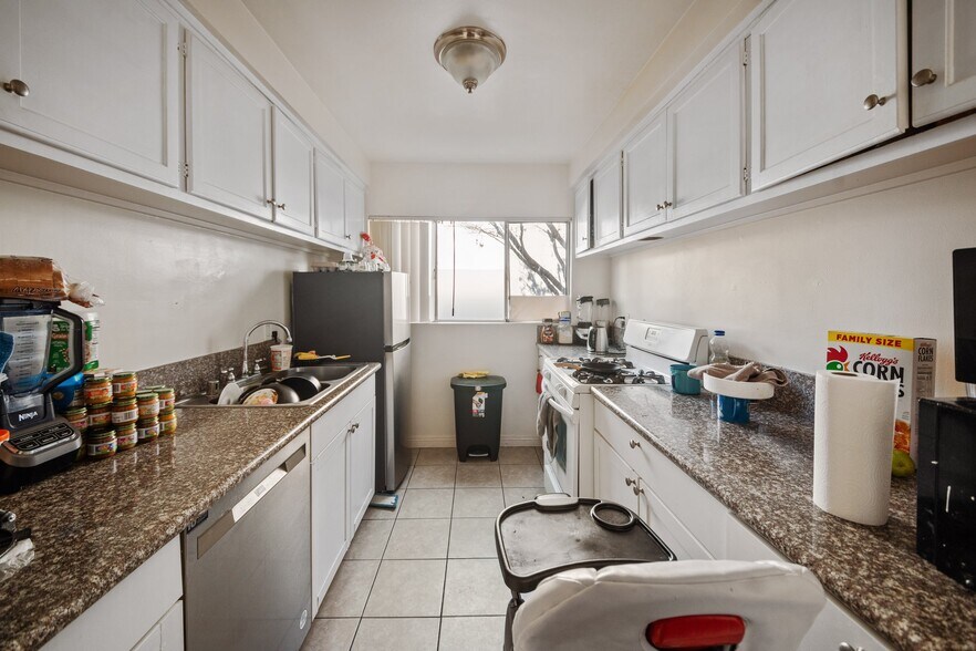 More Photos Of 736 S Gramercy Dr, Los Angeles Apartments For Sale