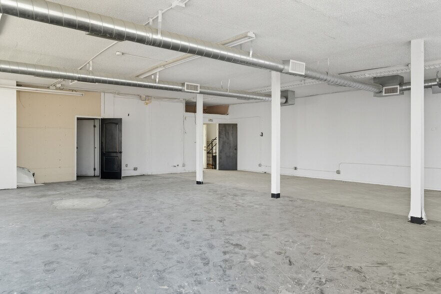 More Photos Of 38463 9th St E, Palmdale Storefront For Lease