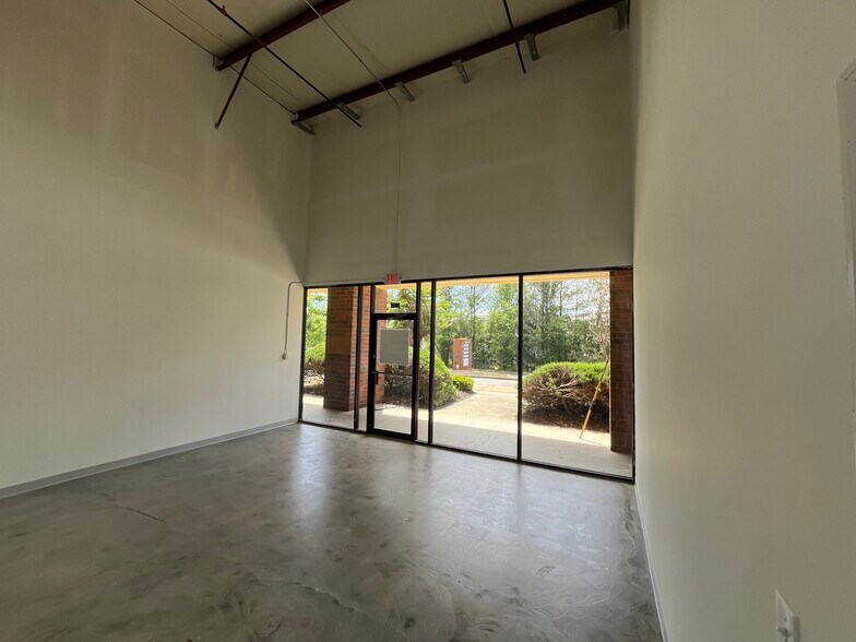 More Photos Of 4225 Phil Niekro Pky, Norcross Distribution For Lease