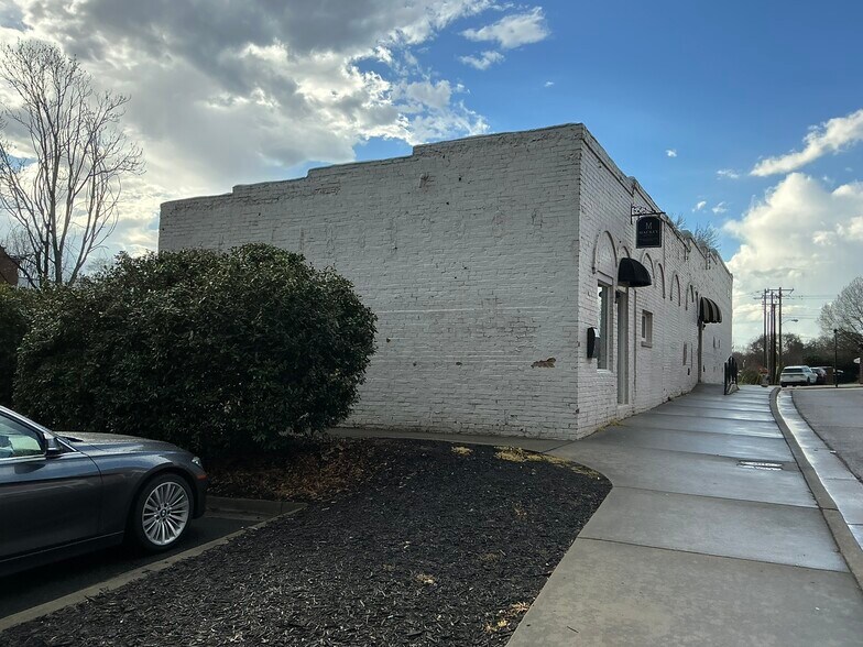 More Photos Of 124 Confederate St, Fort Mill Storefront For Sale