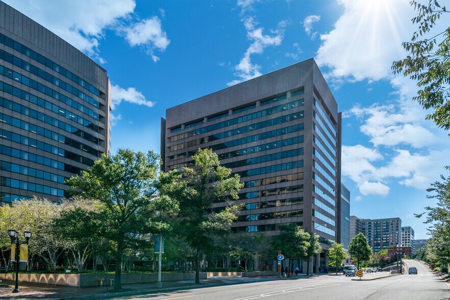 More Photos Of 1235 S Clark St, Arlington Office For Lease